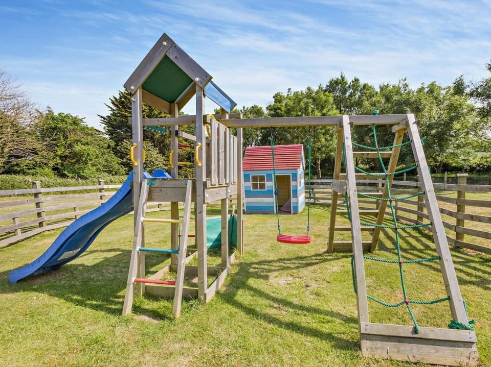 Shared onsite play facilities 