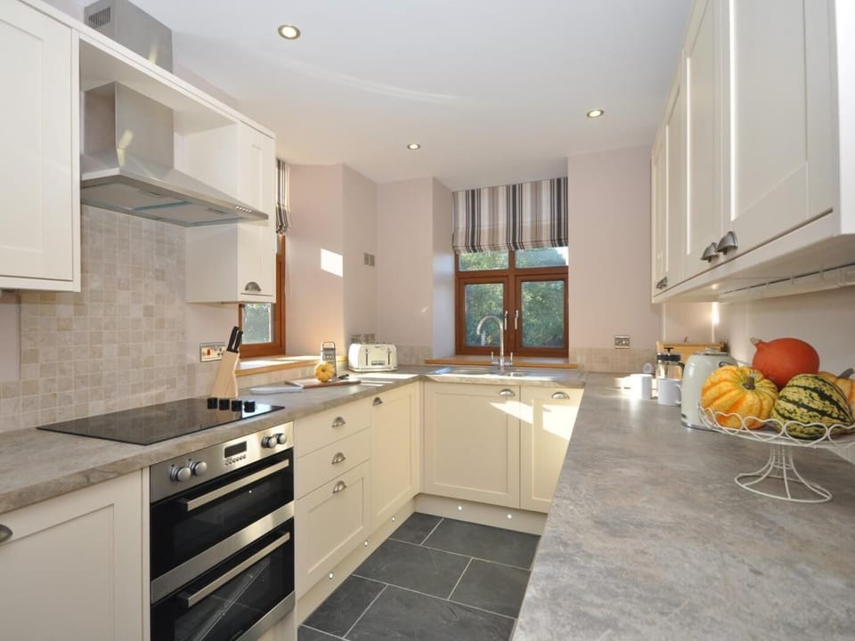 Contemporary, well-equipped kitchen