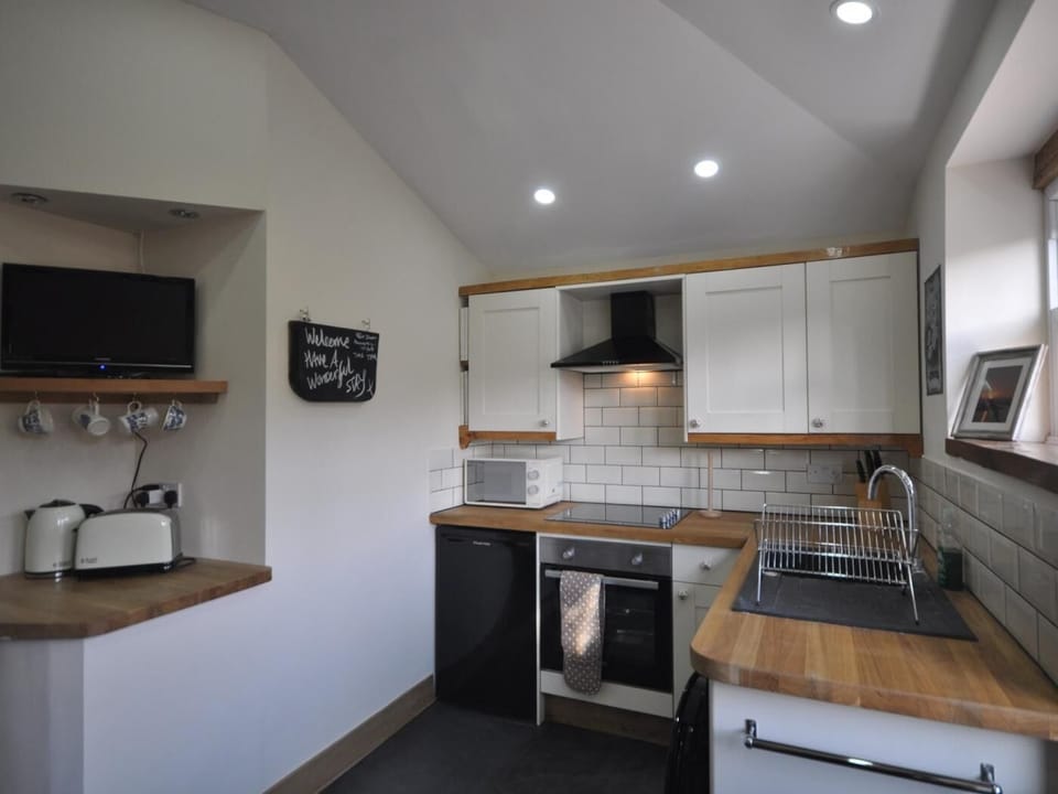The kitchen is a great space for preparing a simple supper
