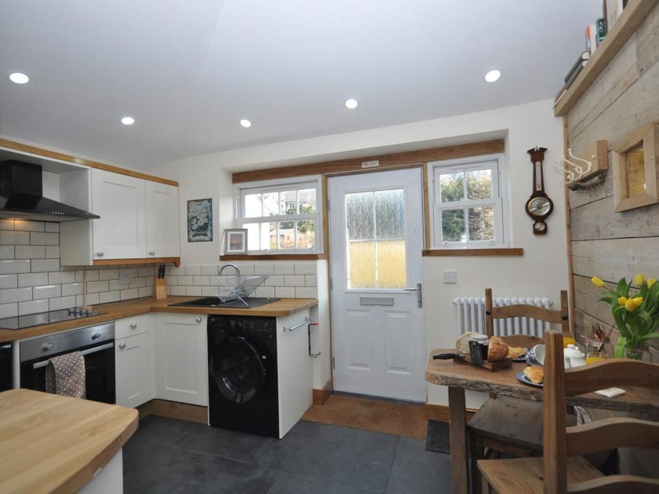 The dining area is finished with hand crafted oak table and re-claimed scaffolding