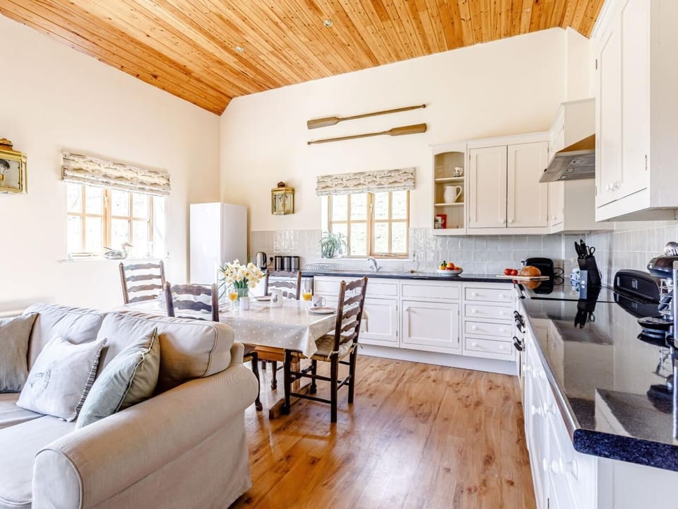 Open-plan lounge/kitchen/dining room