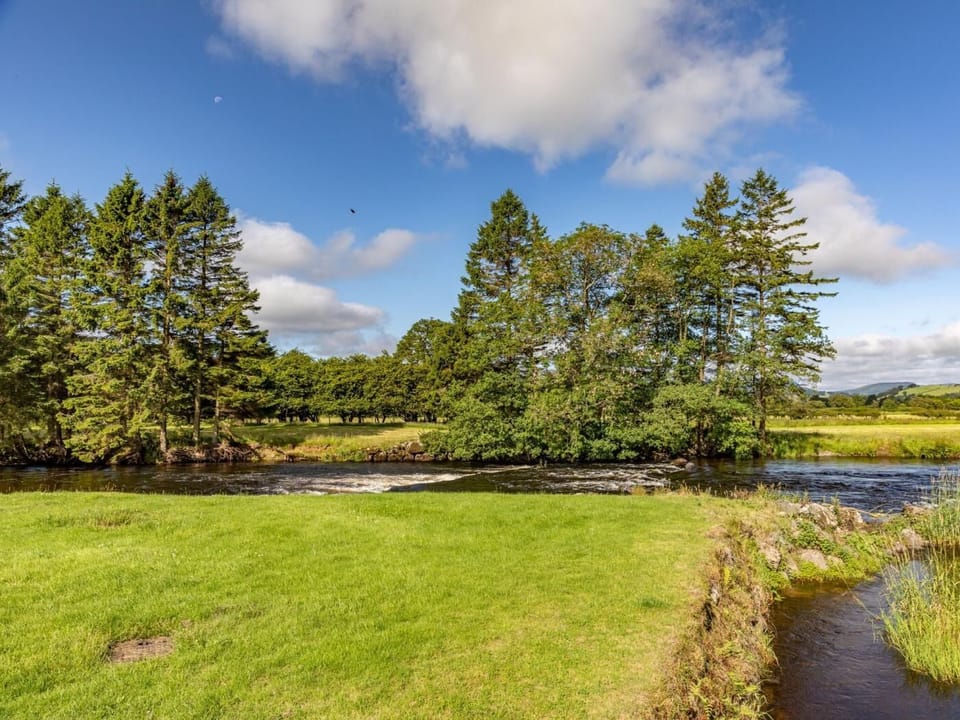 The river dee runs through the grounds 