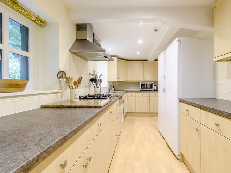 The well-equipped kitchen