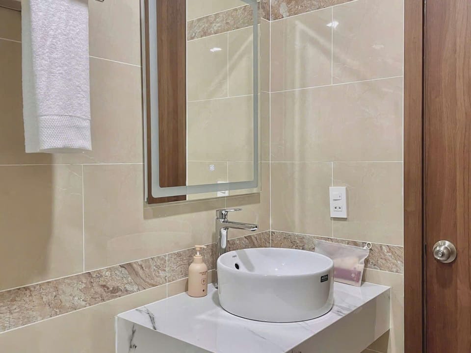 Standard Double Room, City View | Bathroom