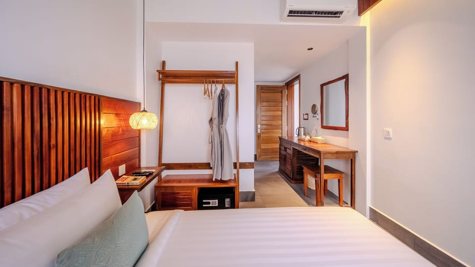 Minibar, desk, iron/ironing board (on request), WiFi (free)