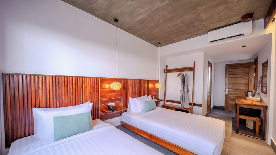 Minibar, desk, iron/ironing board (on request), WiFi (free)