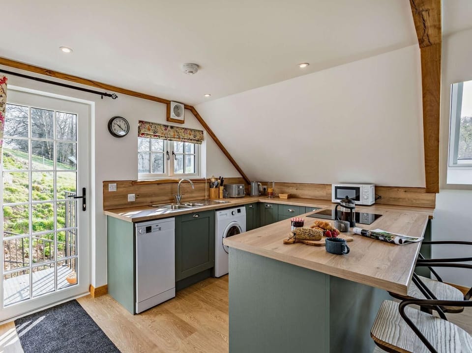 Fully equipped, modern kitchen