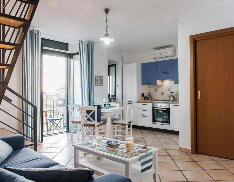 Apartment, Balcony, Sea View | Living area