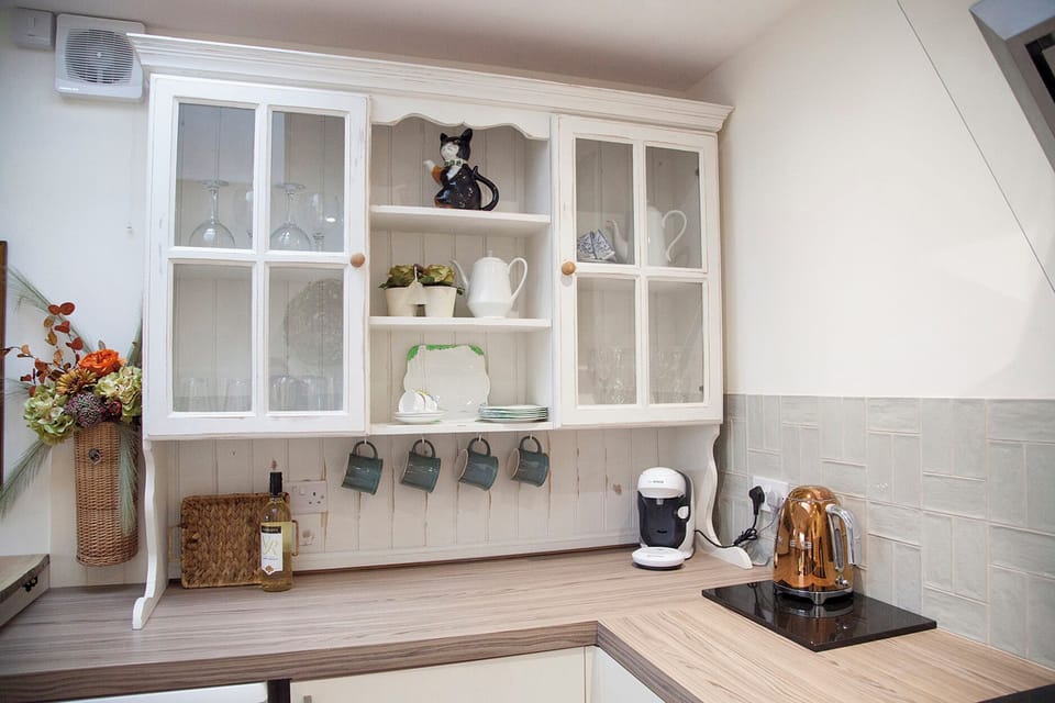Dishwasher, cookware/dishes/utensils