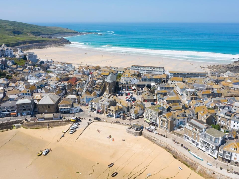 Beautiful beaches of St Ives, only a few minutes away