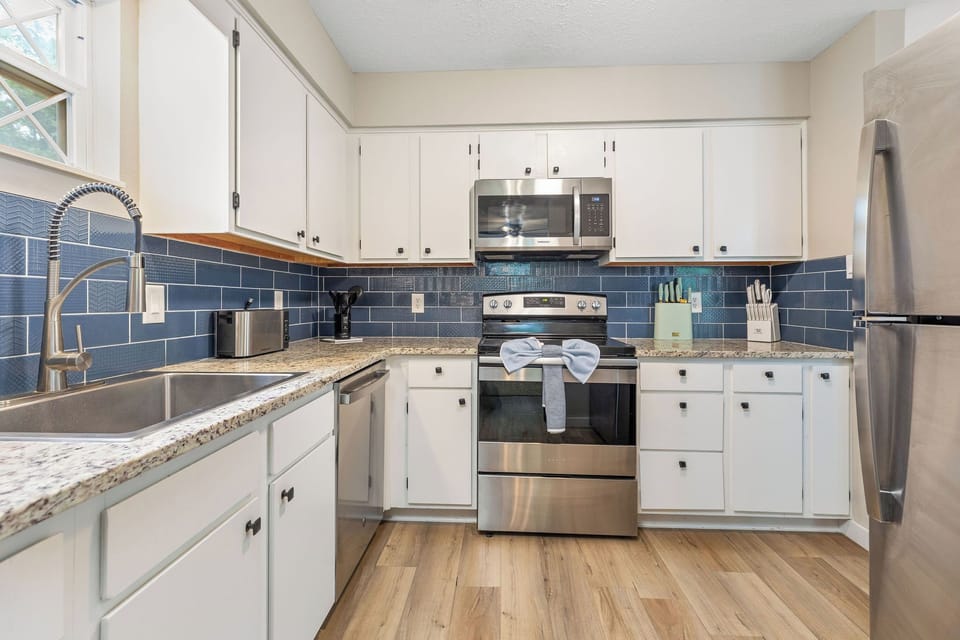 Fully stocked kitchen with everything you need to cook !