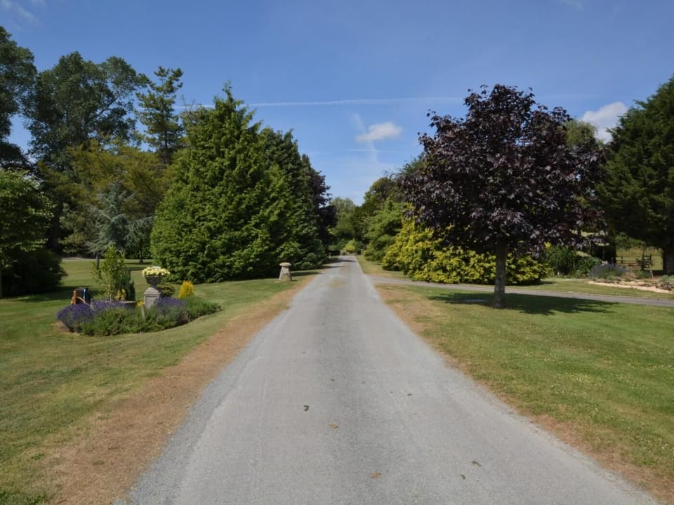 Pretty driveway leading to the cottages