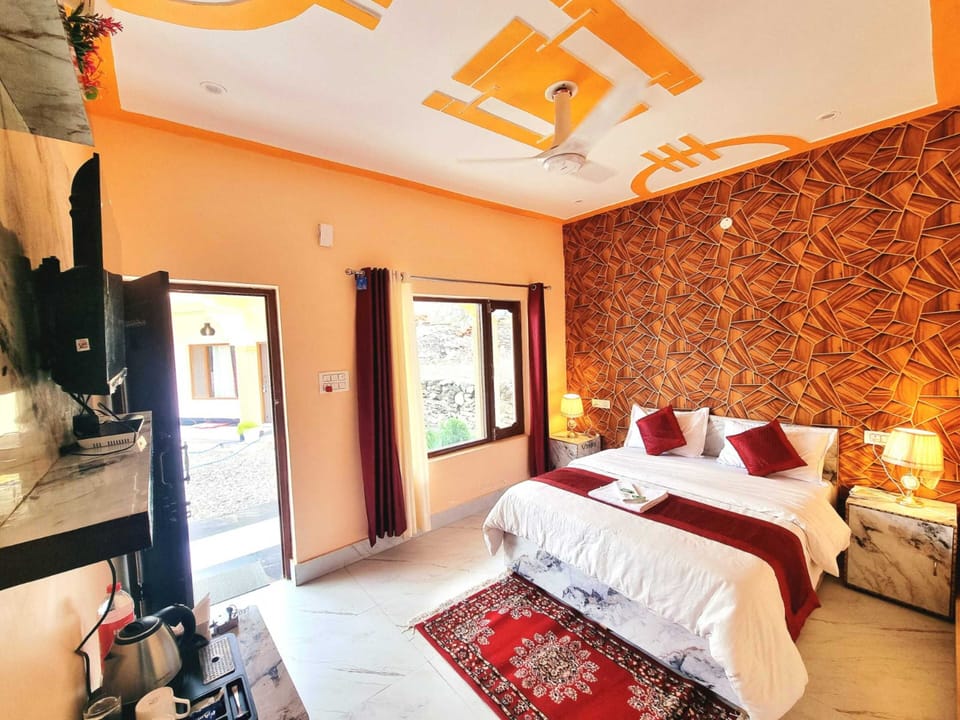 Deluxe Room | Rollaway beds (surcharge), bed sheets