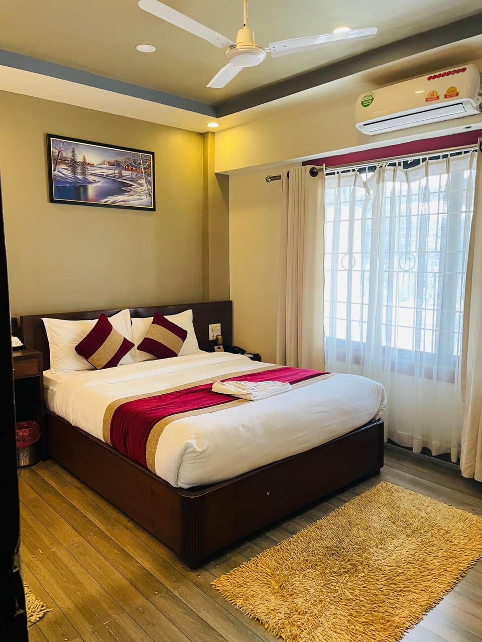 Deluxe Double Room, City View | Desk, laptop workspace, iron/ironing board (on request), WiFi (free)