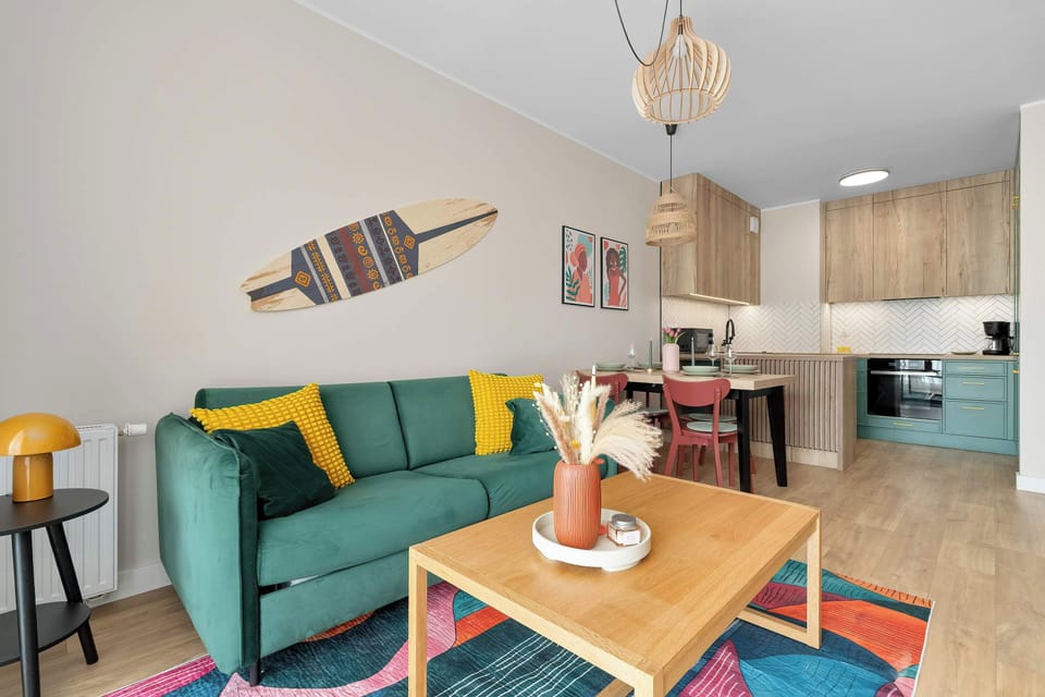 An open-plan living room connected to the dining area and kitchen. The functional layout makes everyday living easy and enjoyable.
