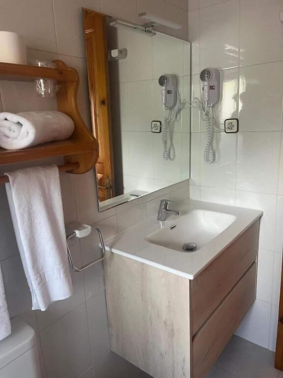 Basic Double Room | Bathroom | Hair dryer, towels, soap, toilet paper