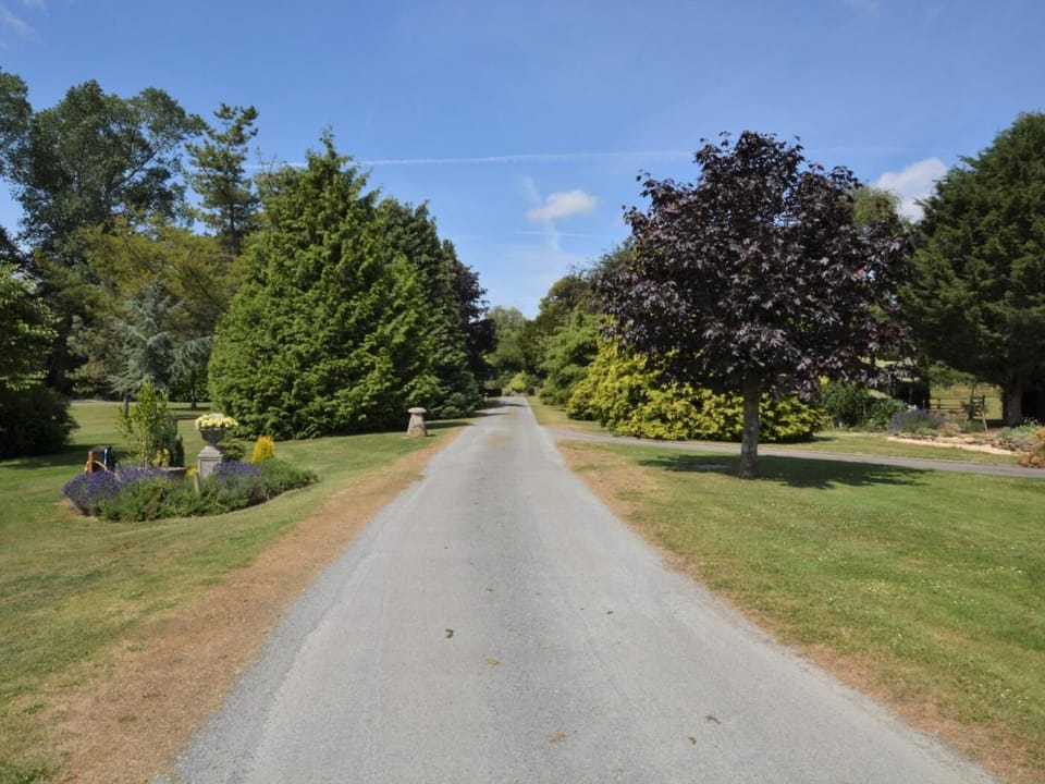 Pretty driveway leading to the cottages