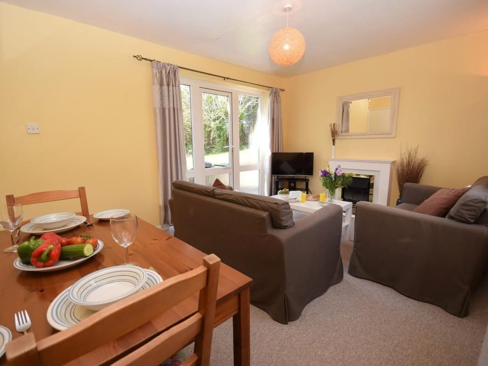 Lounge/dining area