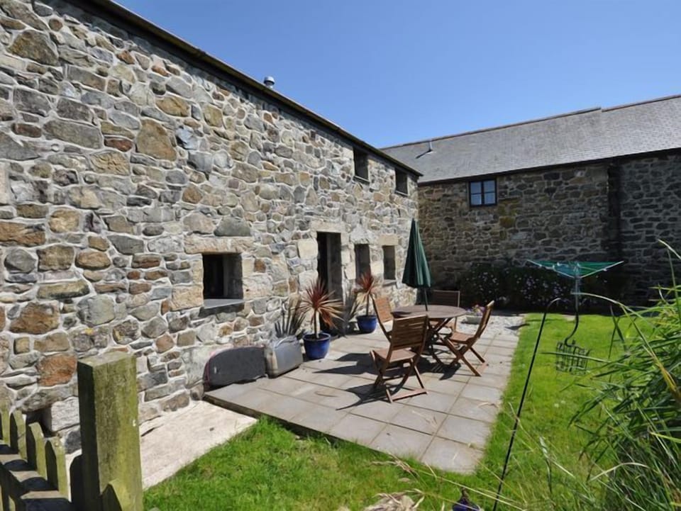 Relax in the patio and garden area, which is enclosed for your four legged friends