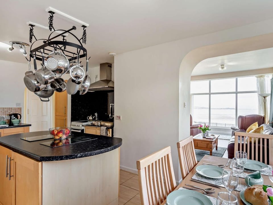 An archway takes you through to the kitchen/diner