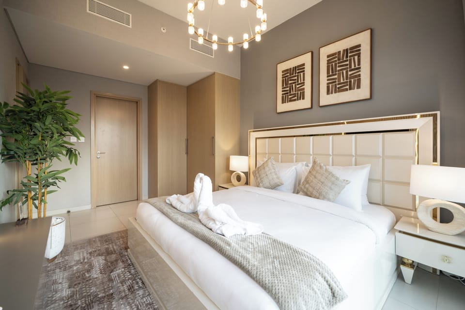 Luxury Apartment, Balcony, City View | In-room safe, blackout drapes, iron/ironing board, WiFi (free)