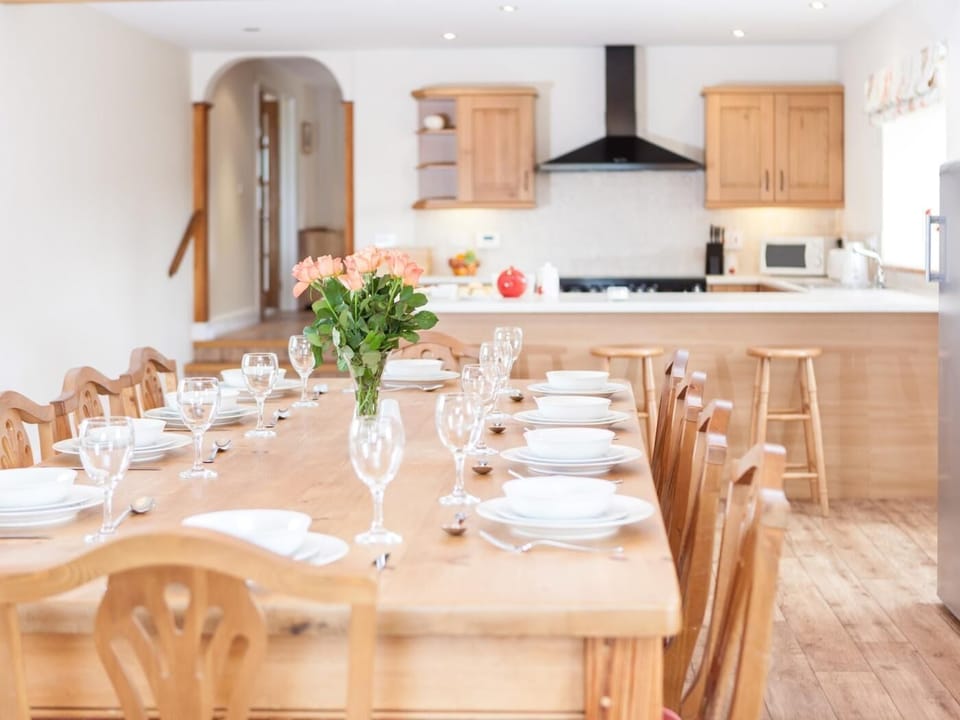 Large open plan kitchen/dining area