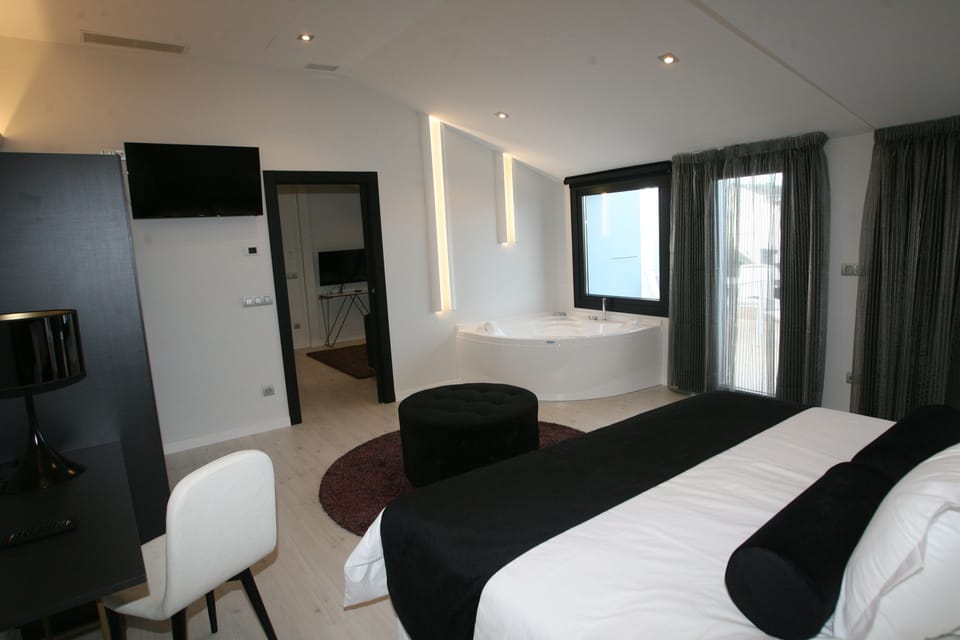 Suite, Terrace | Minibar, in-room safe, desk, blackout drapes