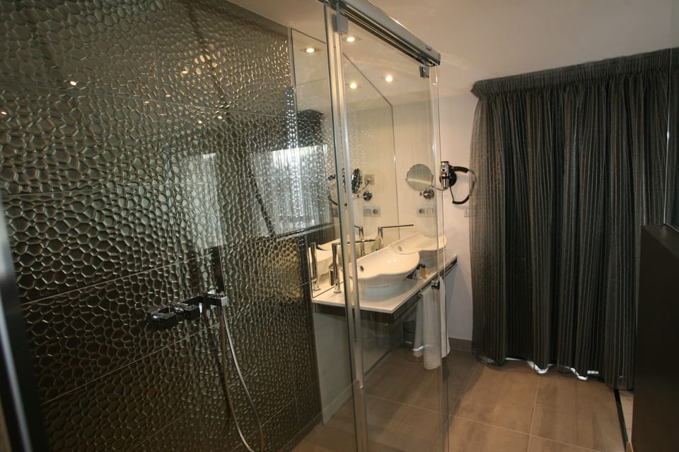 Shower, free toiletries, hair dryer, towels