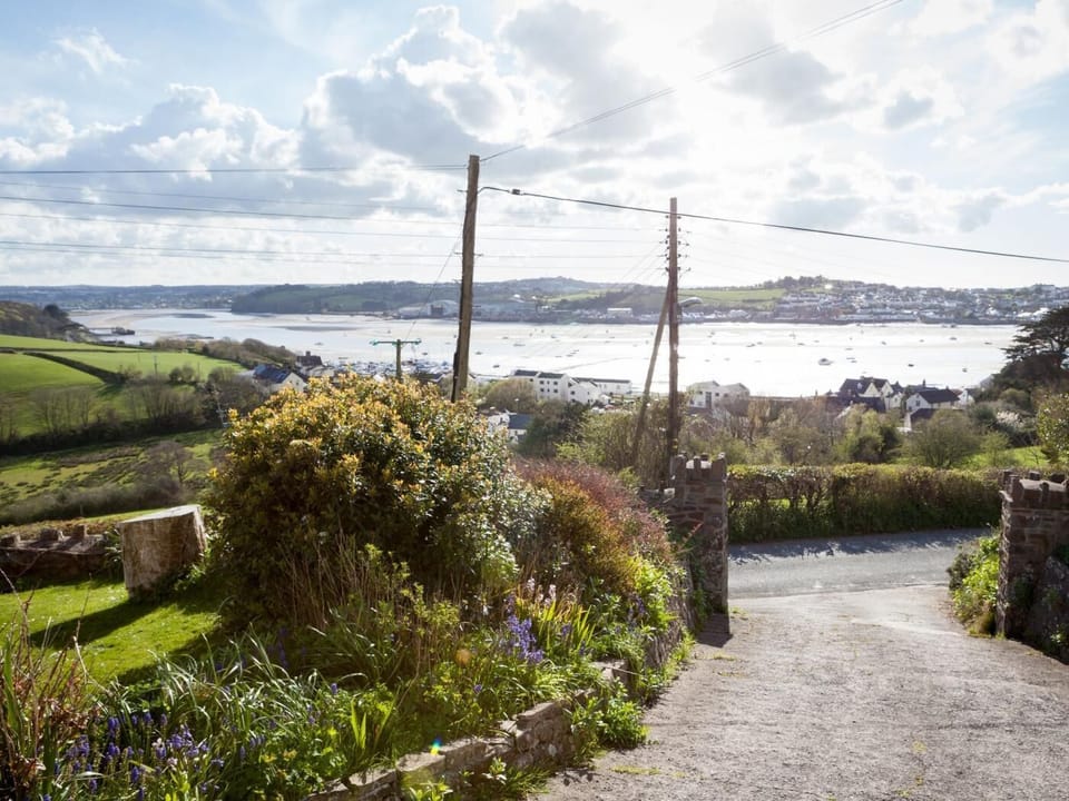 5 minutes from local amenities
