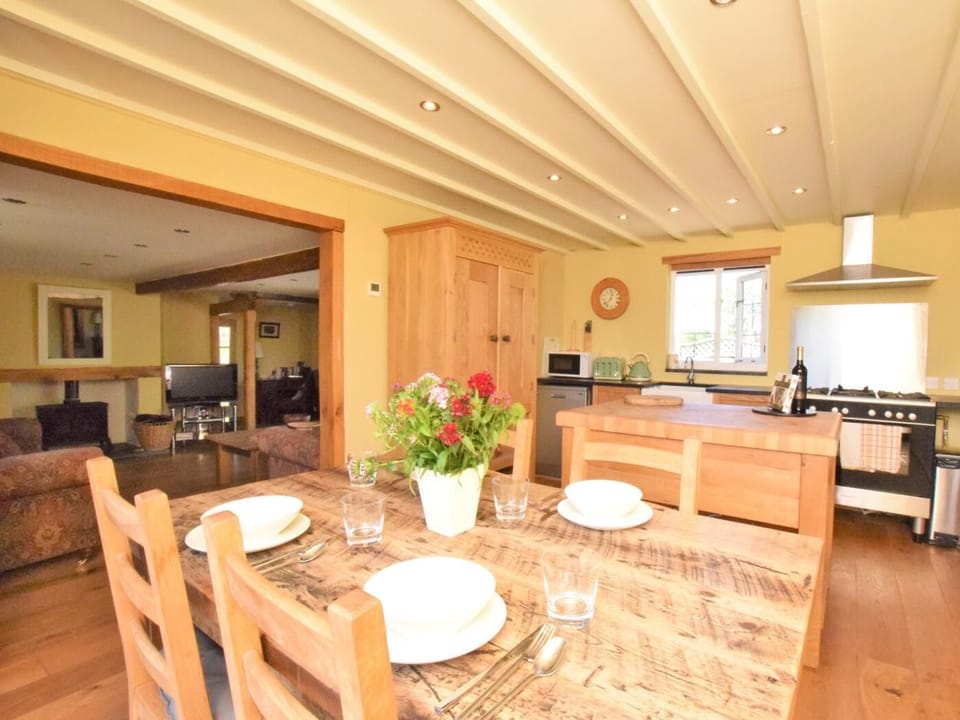 Country style kitchen/dining room