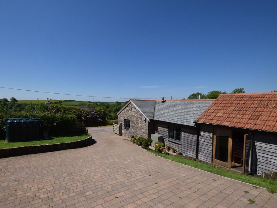 View towards the property and surrounds countryside 