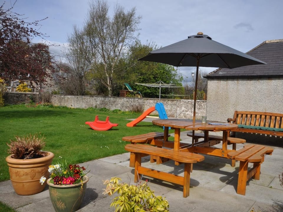 Garden area with play equipment