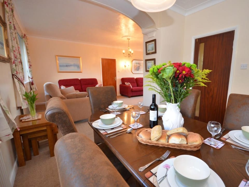 Dining area leading into the lounge