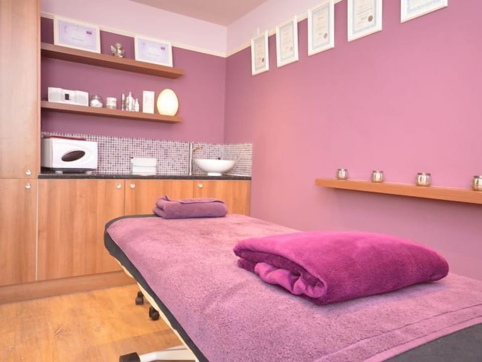 Holistic & Beauty room on site