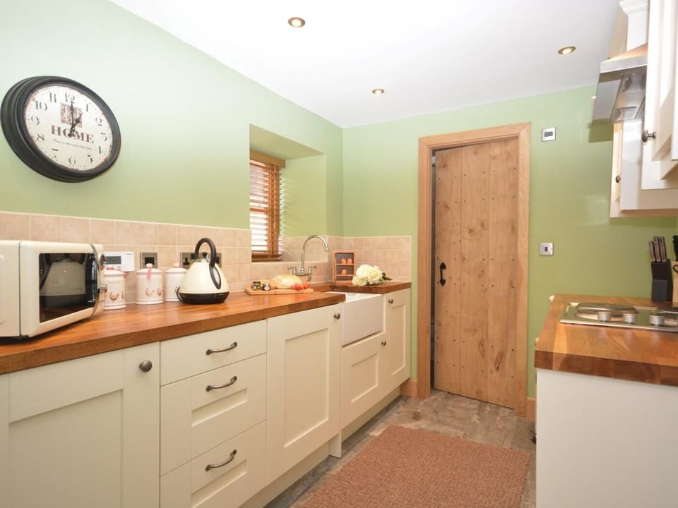 Well equipped kitchen 