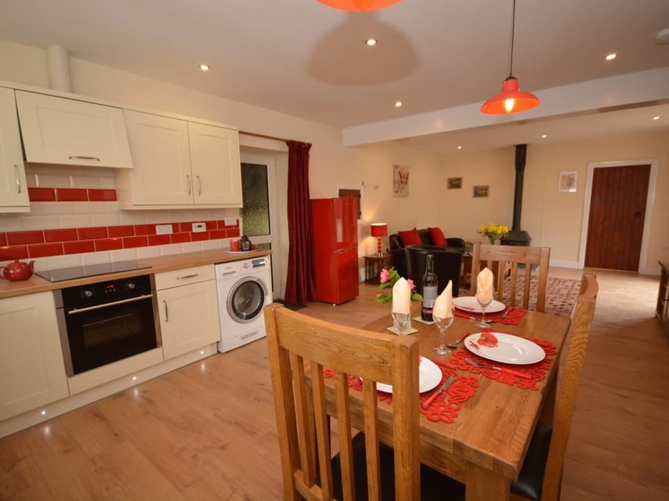 Contemporary kitchen 
