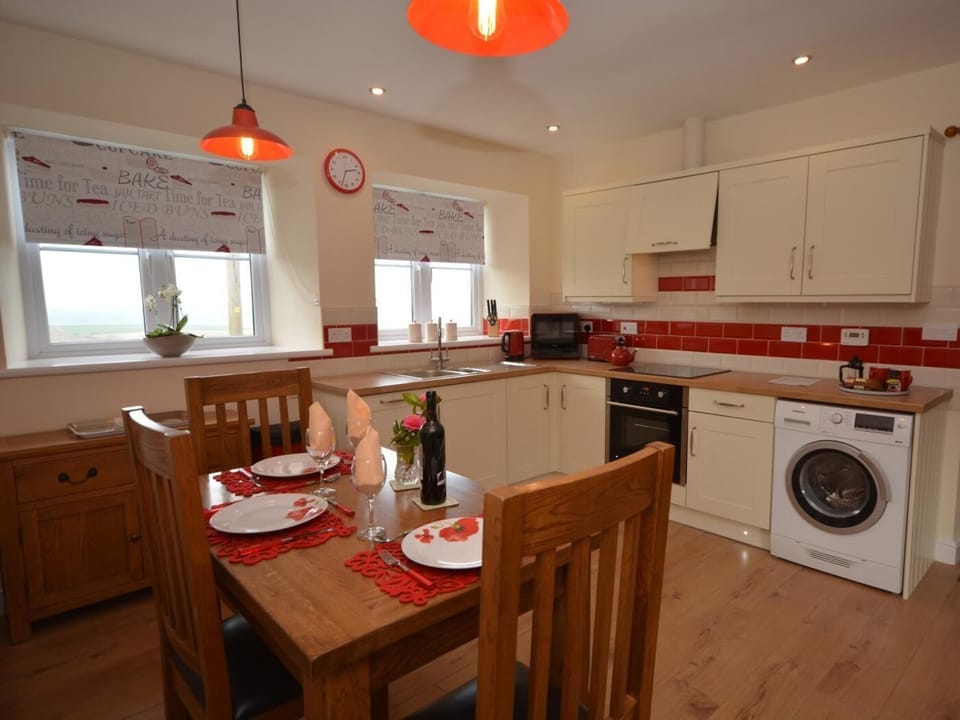 Fully-equipped kitchen with dishwasher and washing machine 