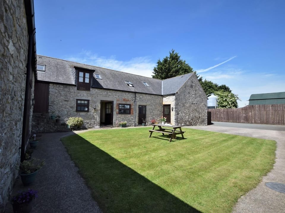 Middle cottage of three in this beaiful barn conversion