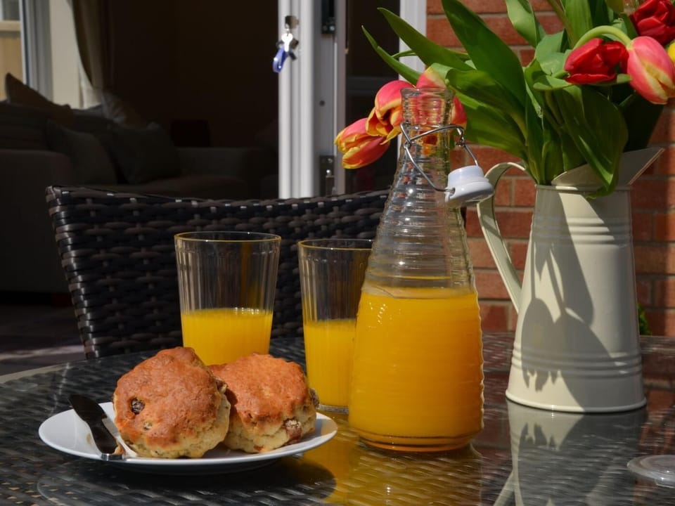 Al fresco dining in the sunshine