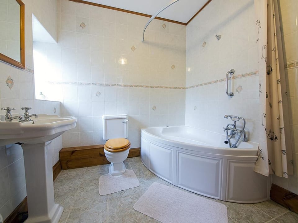 Spacious bathroom