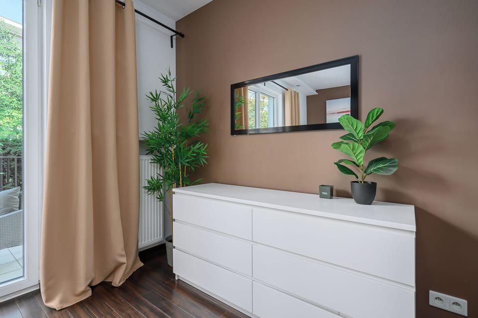Deluxe Apartment, 2 Bedrooms, Courtyard View | Hypo-allergenic bedding available, blackout drapes, soundproofing
