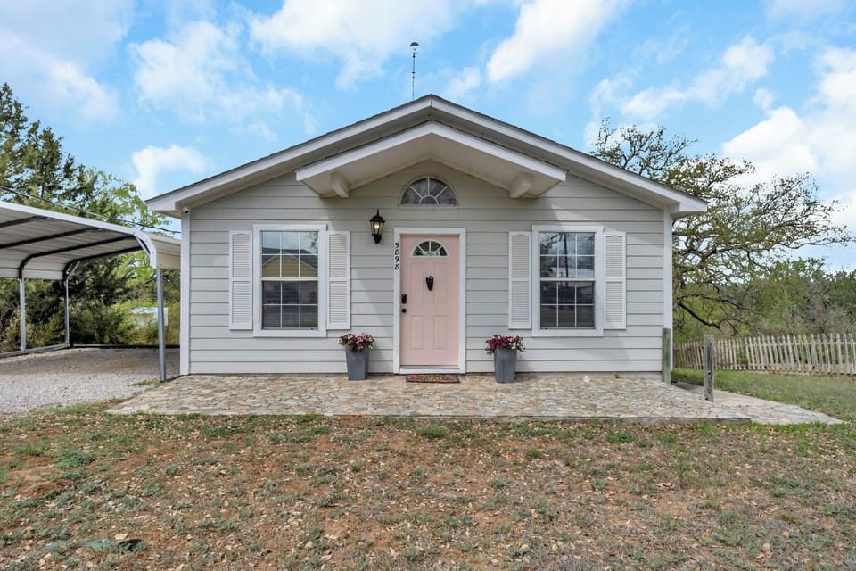 Welcome to your relaxing Llano River getaway, with easy parking and a charming cottage setting.