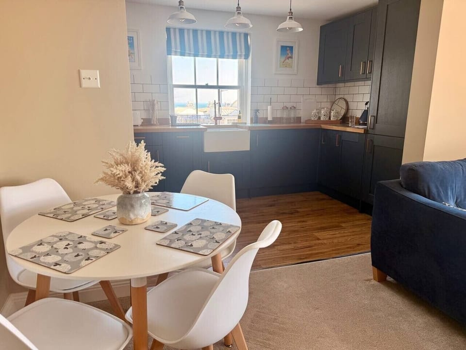 Open plan lounge, dining area and kitchen