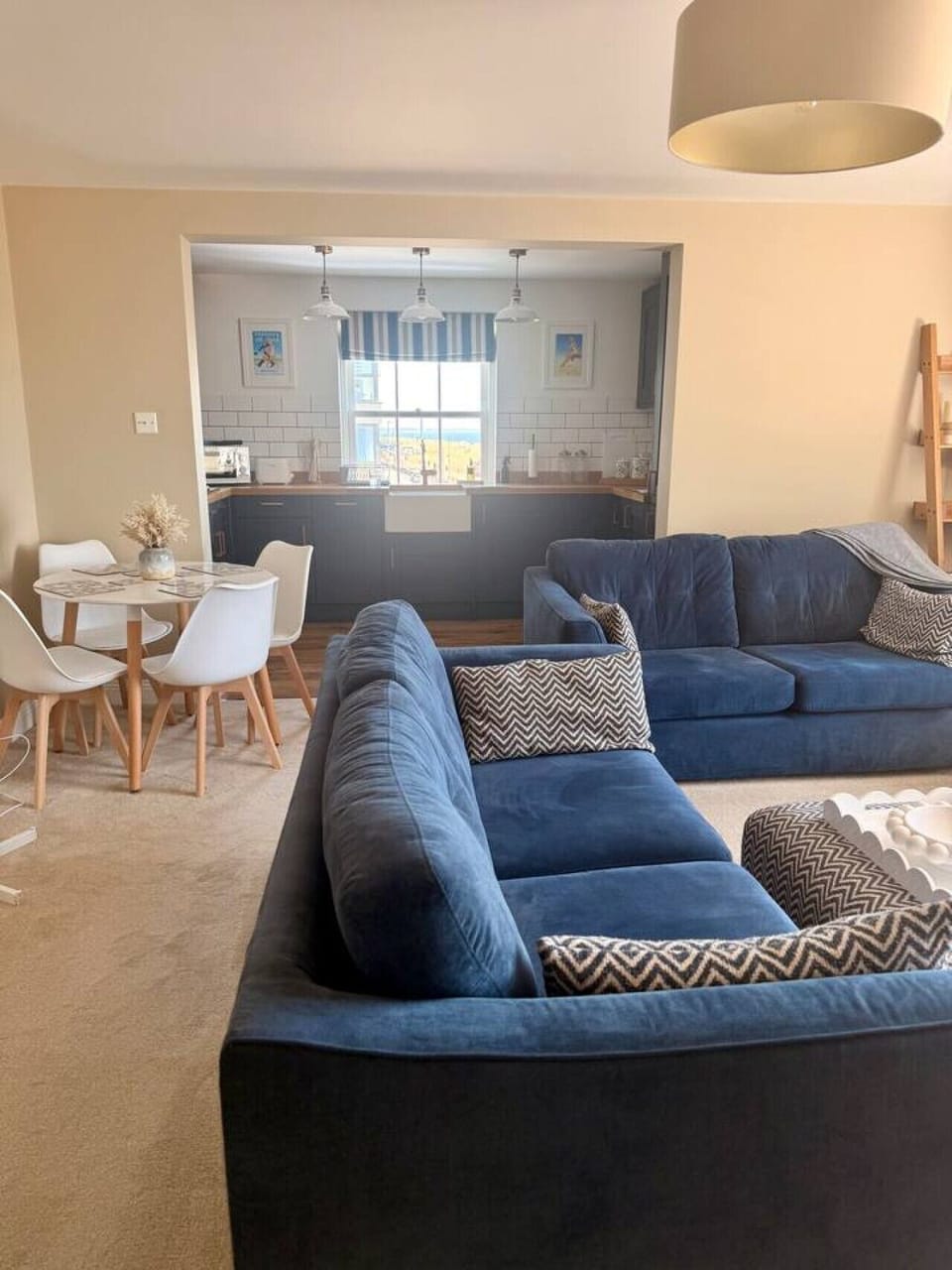 Open plan lounge, dining area and kitchen