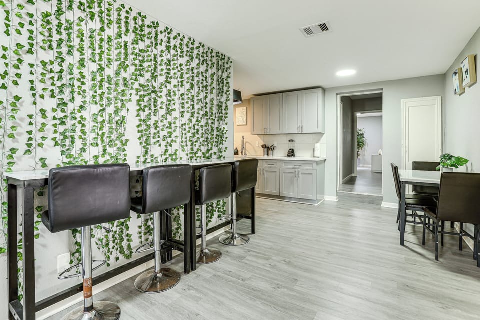 House (5 Bedrooms) | Interior