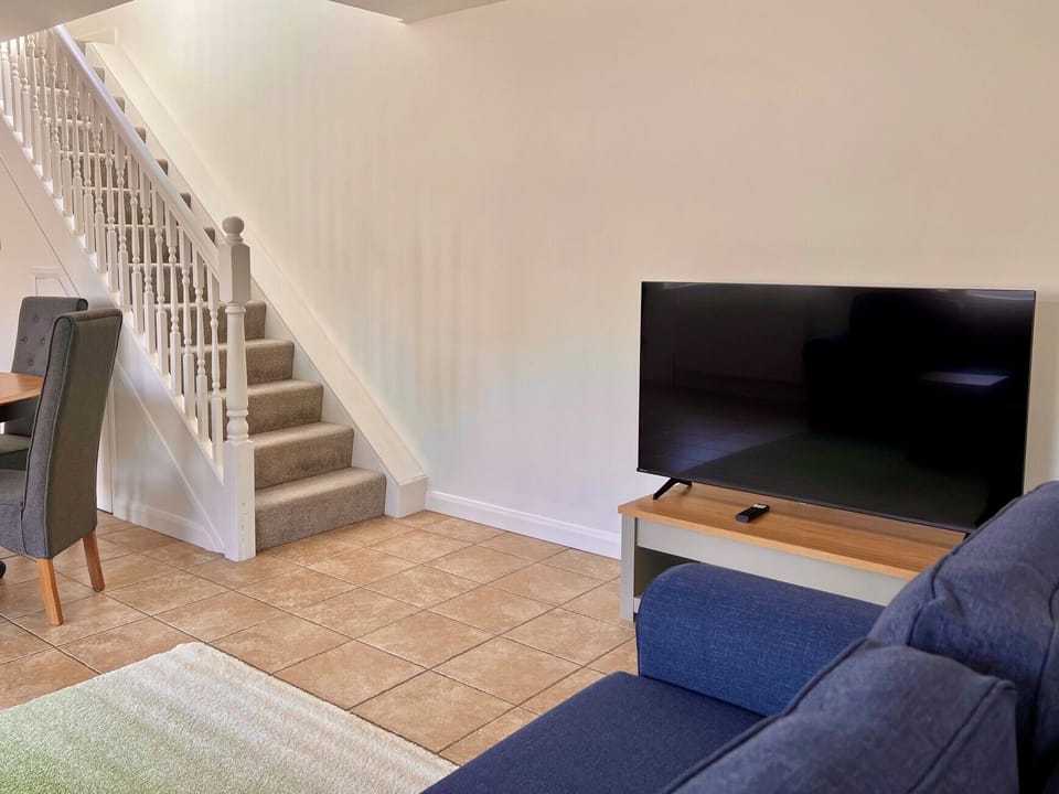 House, 1 Bedroom (Selden Lodge) | Living area | Flat-screen TV