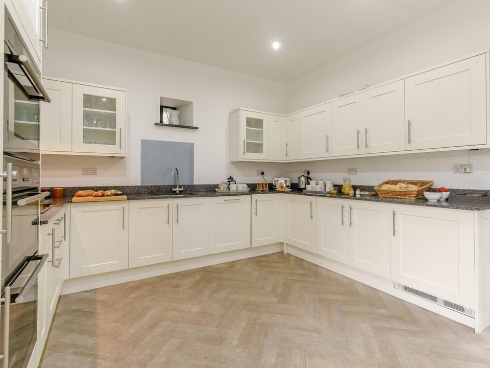 Large, fully equipped kitchen