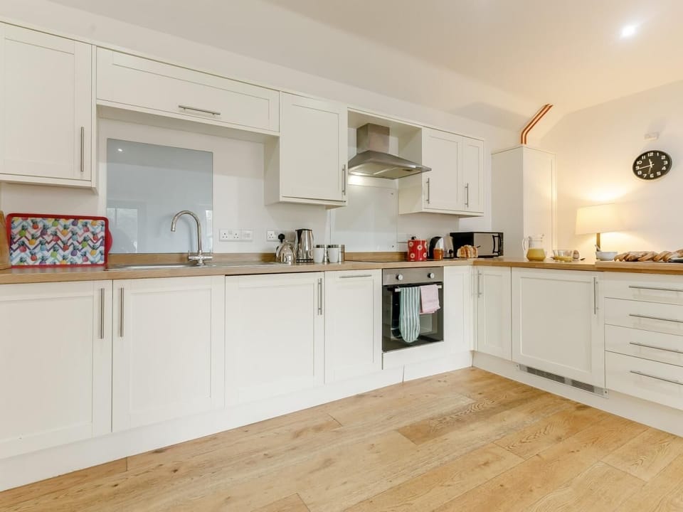 Modern, fully equipped kitchen