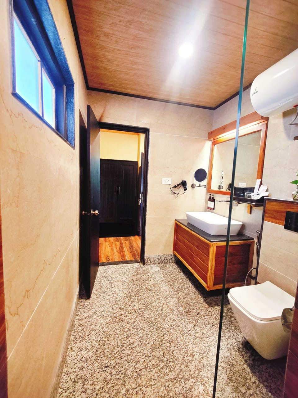 Superior Studio, Balcony, Mountain View | Bathroom | Shower, hair dryer, towels, soap