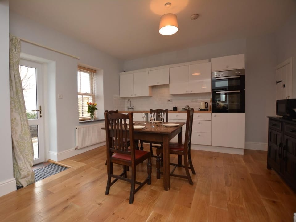 Well-equipped kitchen to prepare an evening meal